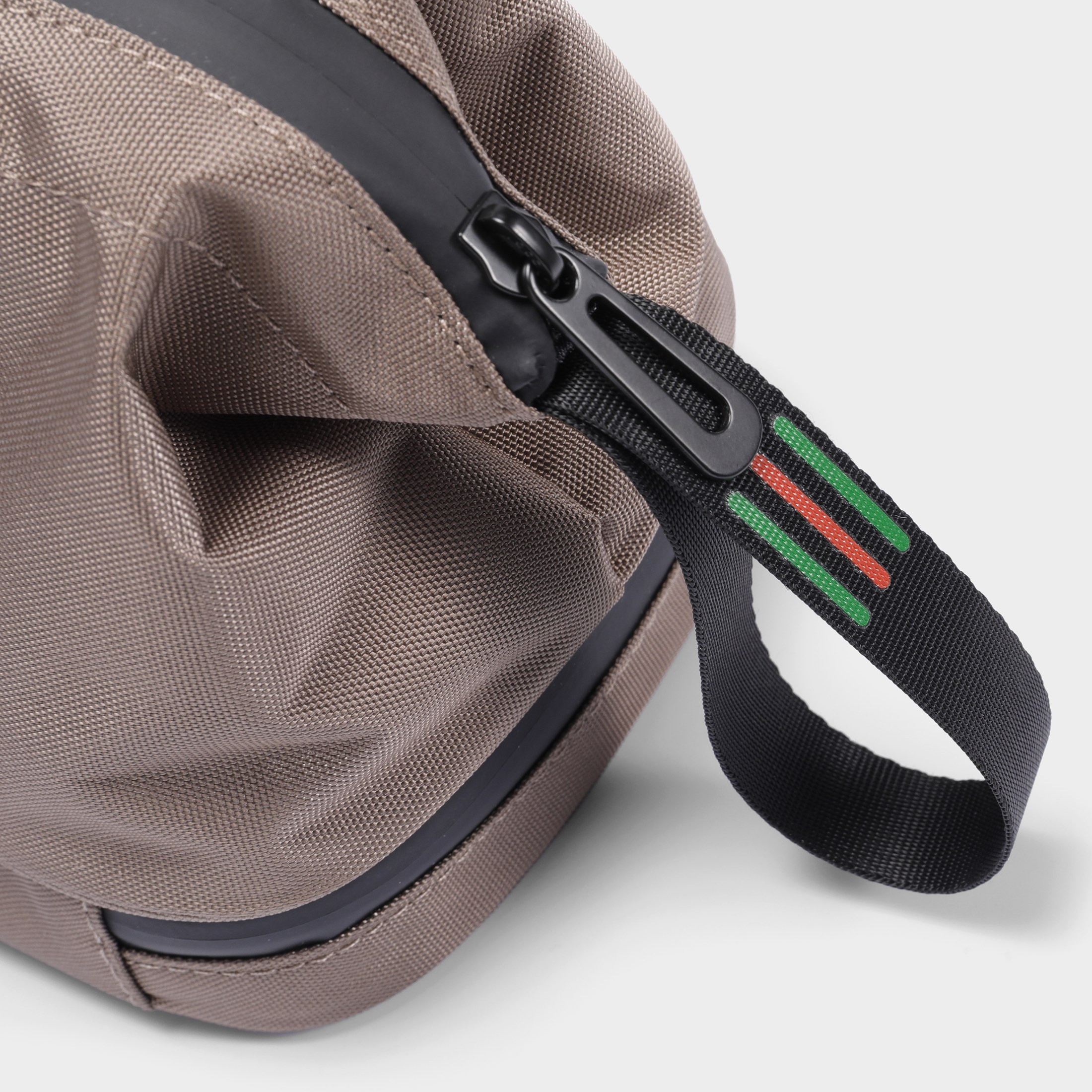 Morgan Toiletry Bag :: Beige Coffee