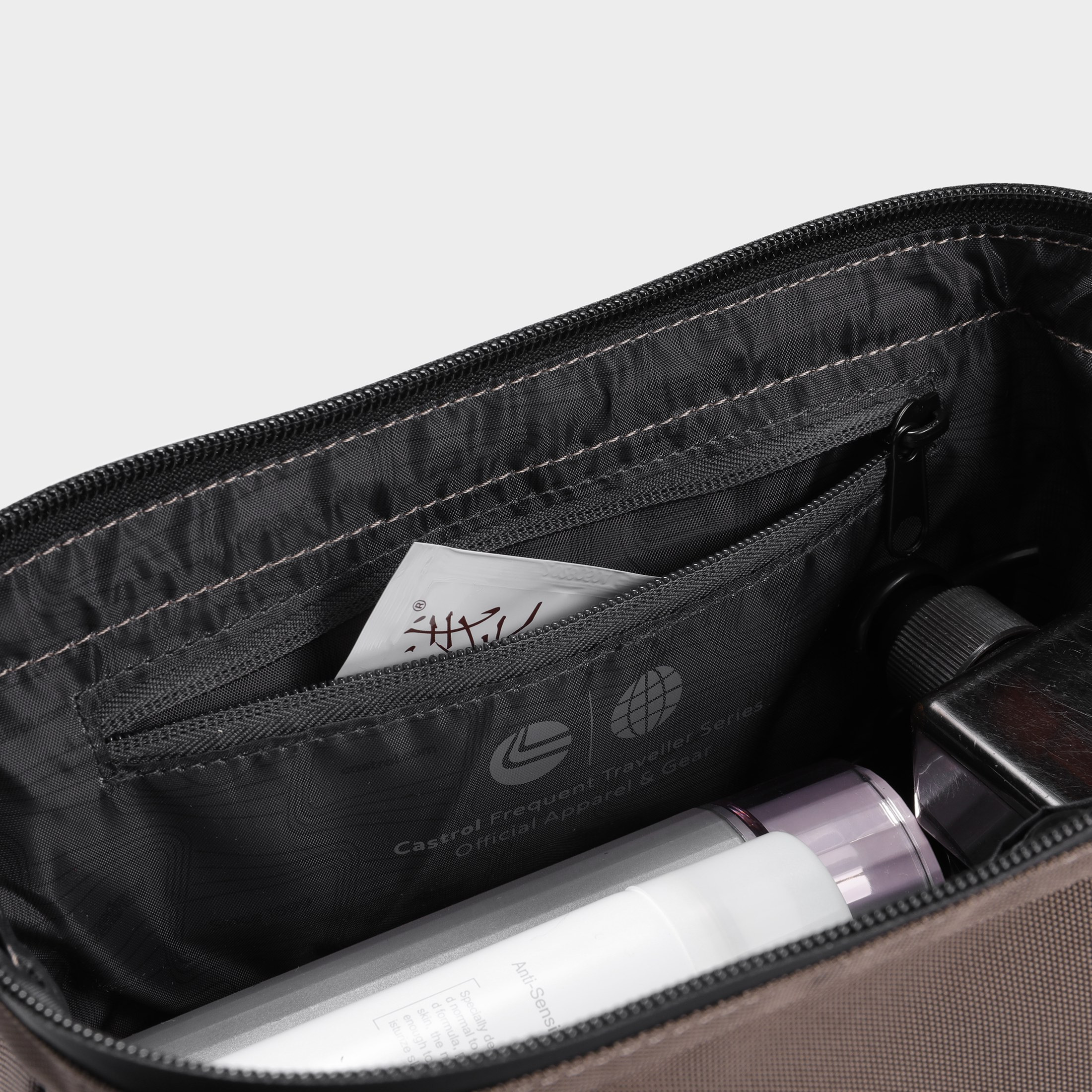 Morgan Toiletry Bag :: Beige Coffee