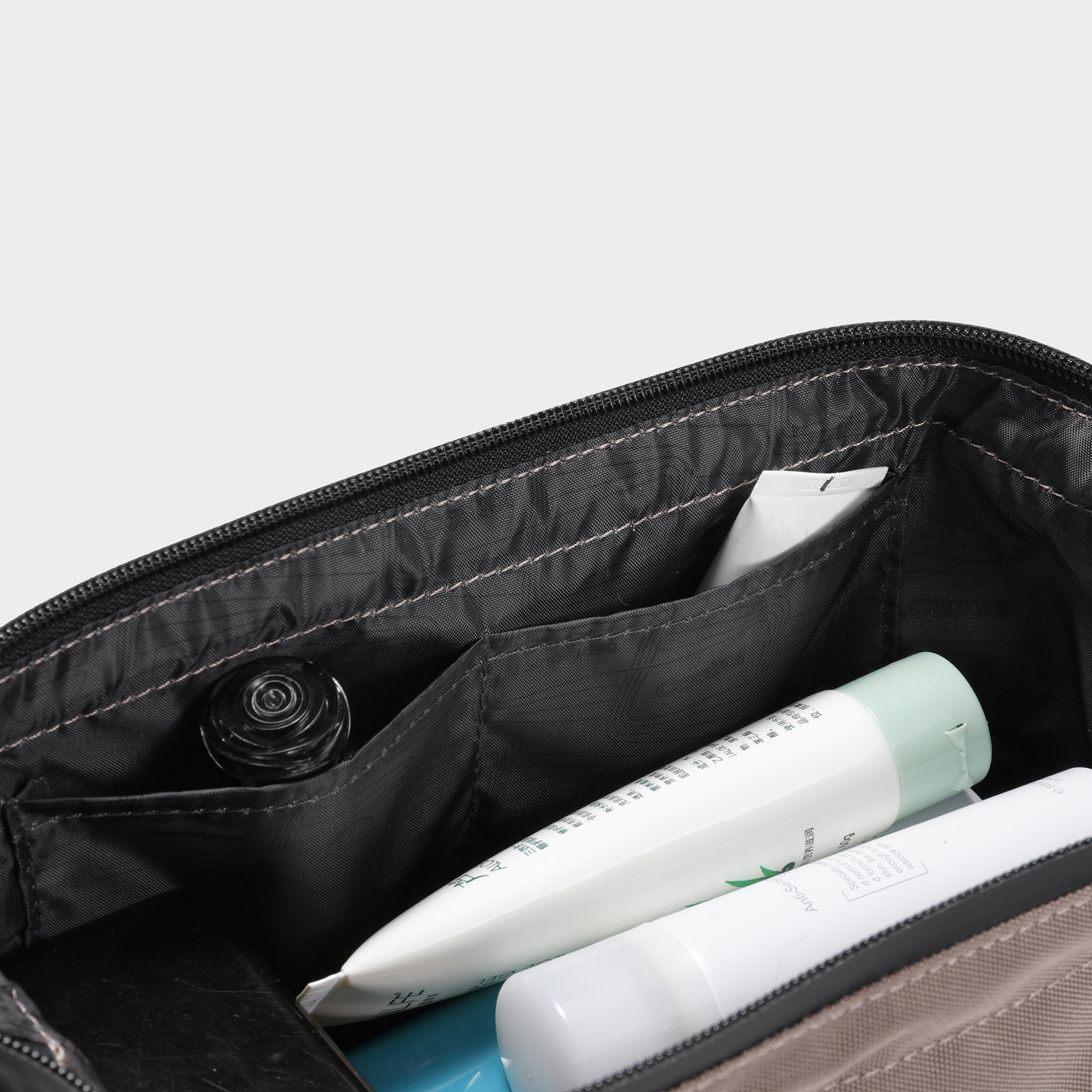 Morgan Toiletry Bag :: Beige Coffee